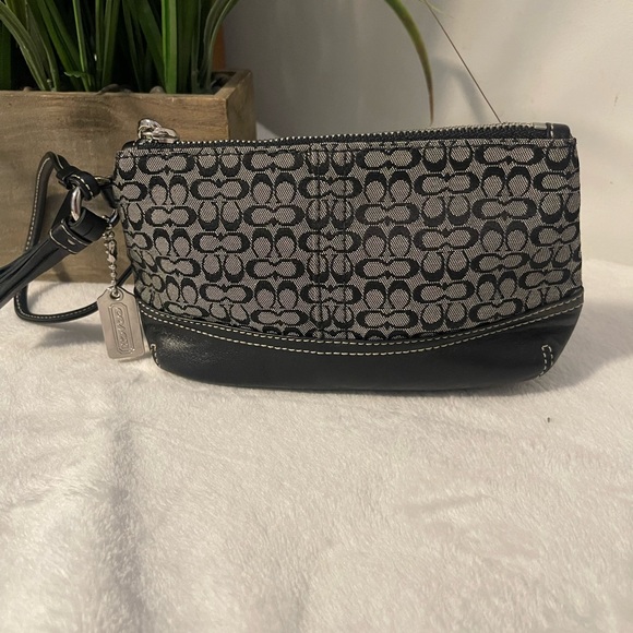 Coach Black and Gray Patterned Shoulder Bag - Picture 3 of 5